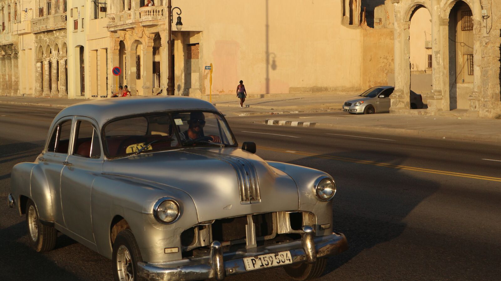 Canon EOS M10 sample photo. Havana, cuba, oldtimer photography