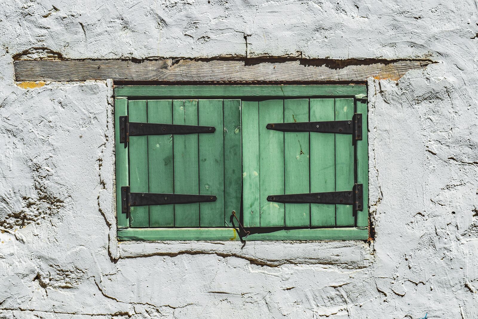 Nikon D3300 sample photo. Old house, window, green photography