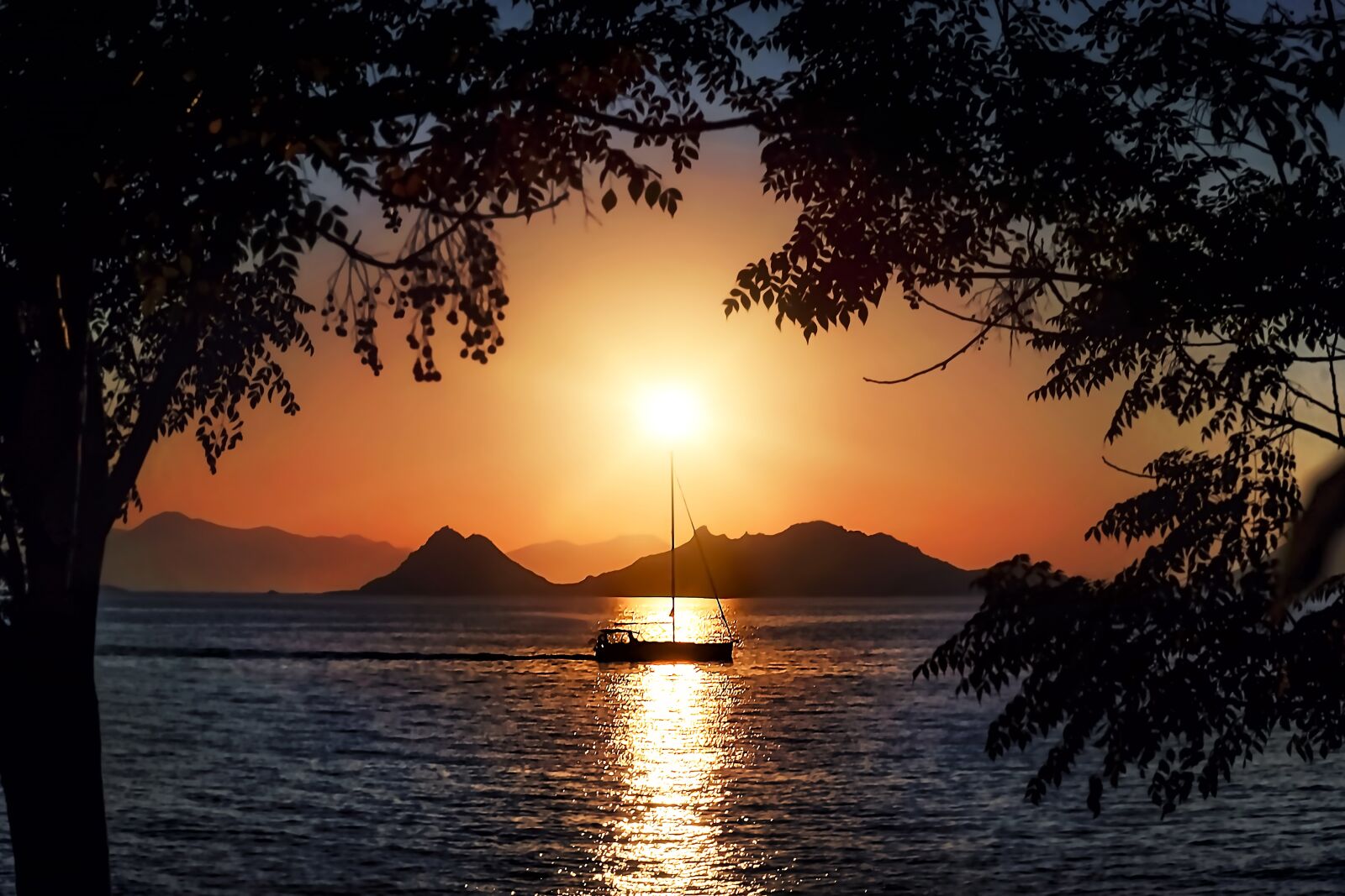 Nikon D3S sample photo. Sunset, landscape, see photography