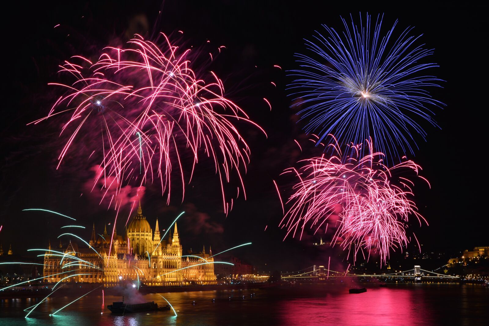 Nikon D7100 sample photo. Fireworks, parliament, budapest photography
