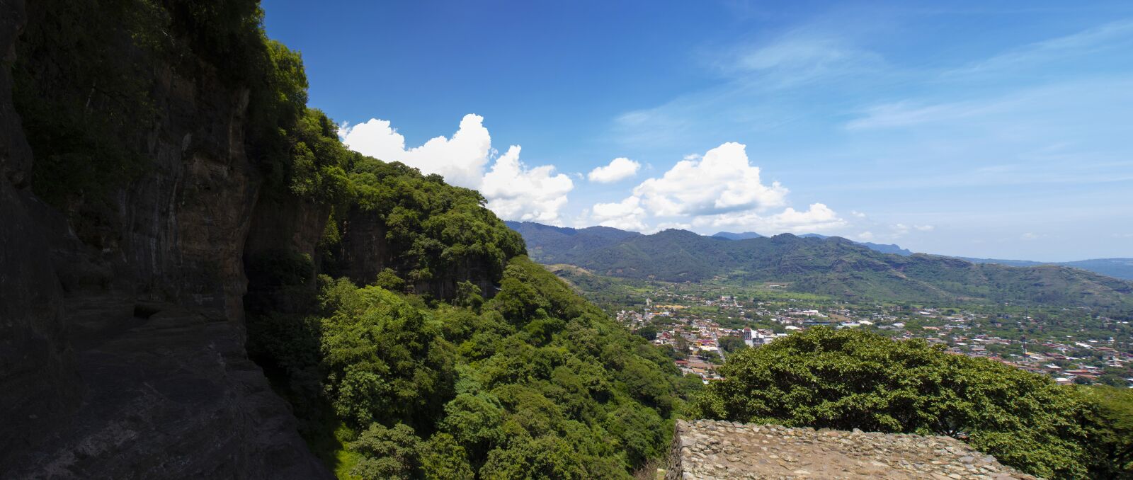 Canon EOS 200D (EOS Rebel SL2 / EOS Kiss X9) sample photo. Malinalco, magic town, pyramids photography