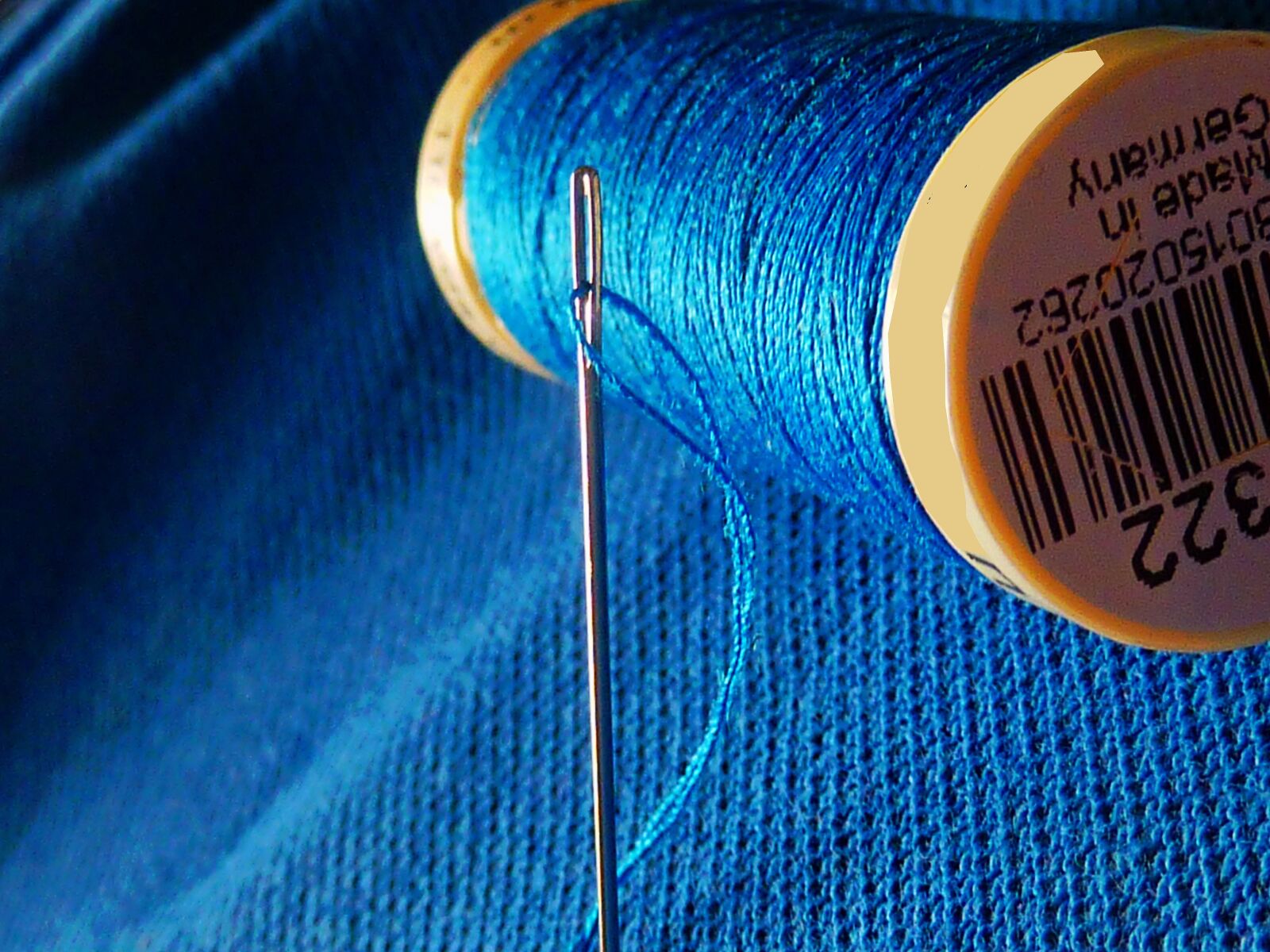 Panasonic DMC-TZ7 sample photo. Needle, yarn, sew photography