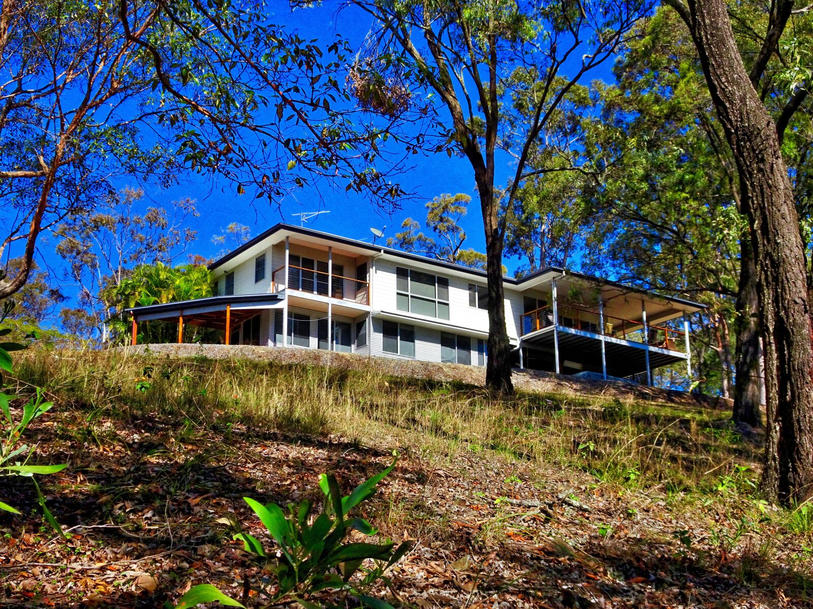 Sony Cyber-shot DSC-HX90V sample photo. House, rural, nature photography