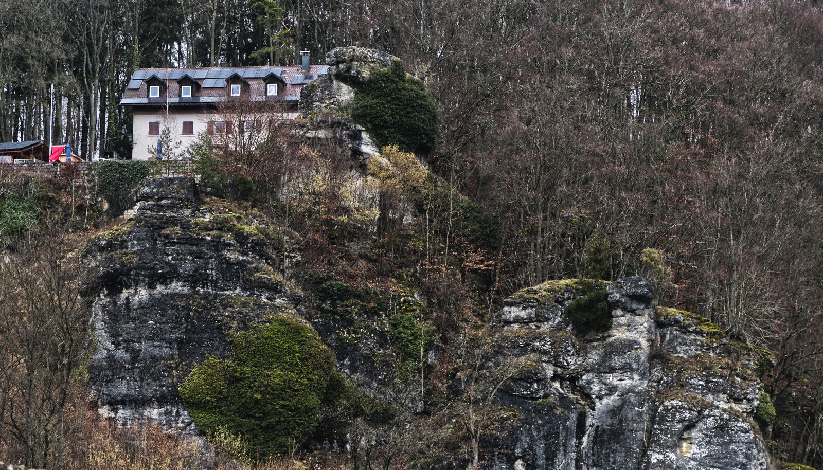 Panasonic Lumix DMC-FZ1000 sample photo. Rock, building, lonely photography