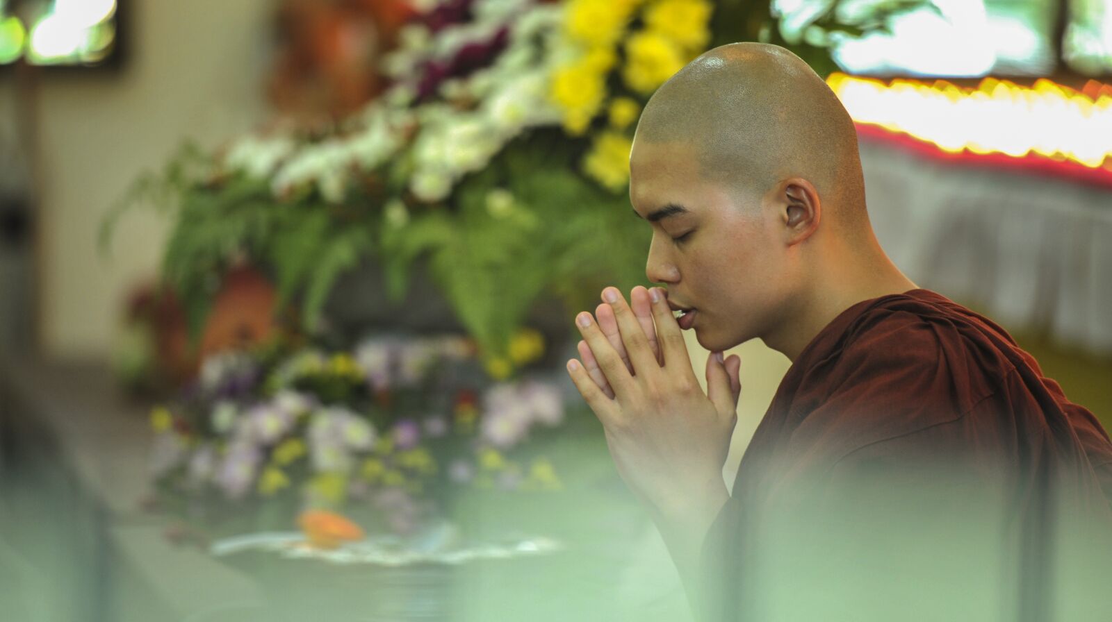 Nikon D3 sample photo. Theravada buddhism, homage, blessing photography