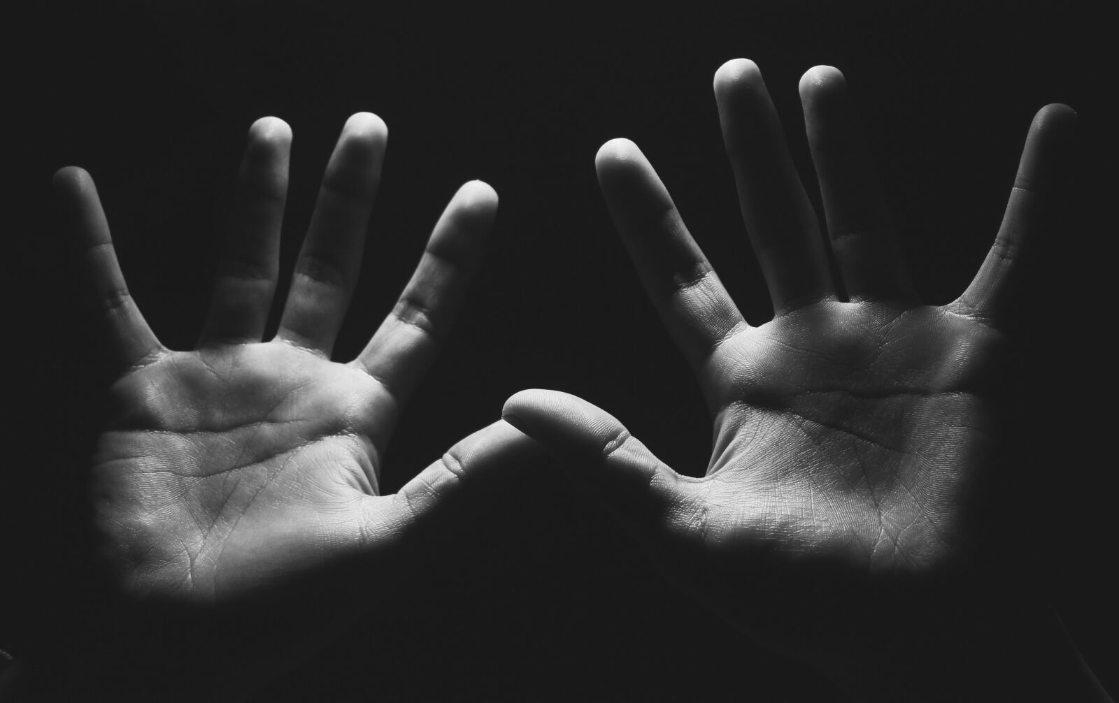 Canon EOS 1100D (EOS Rebel T3 / EOS Kiss X50) sample photo. Hands, darkness, sadness photography