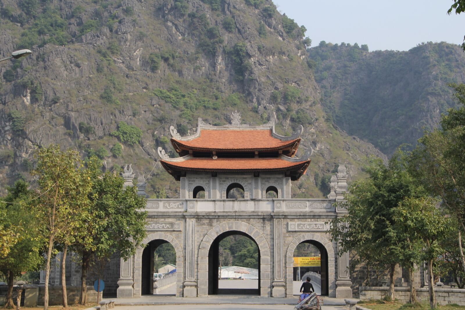 Canon EOS 60D sample photo. Pagoda, vietnam, tree photography