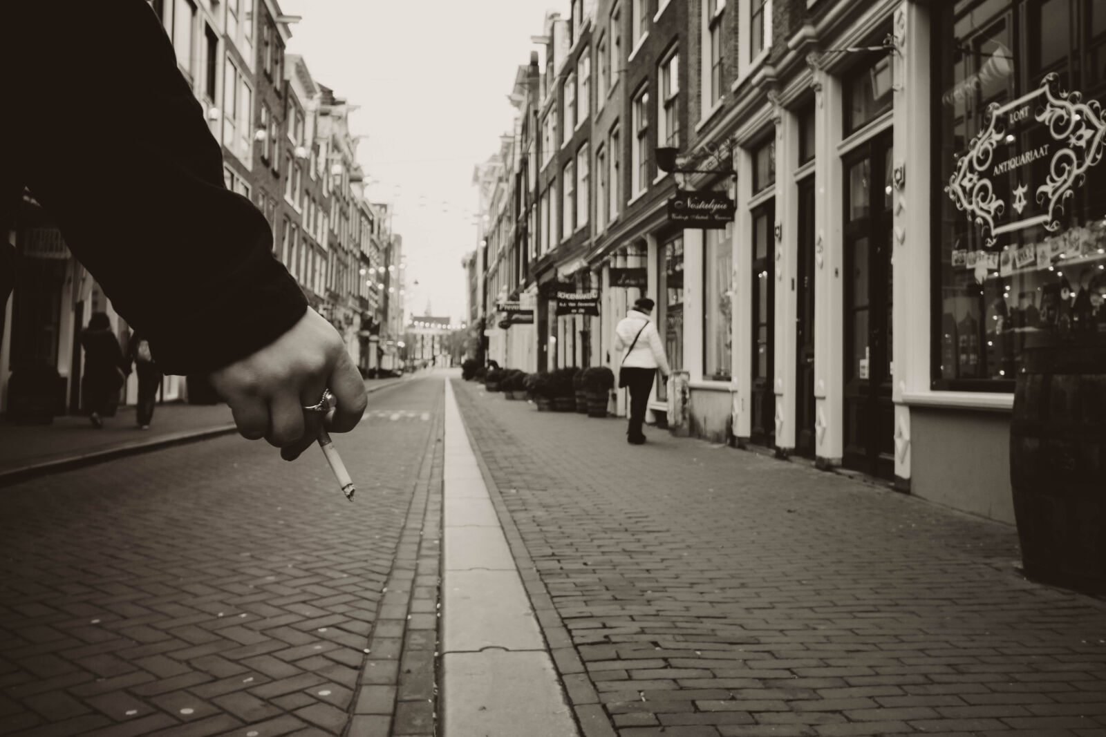 Canon EF-S 10-18mm F4.5–5.6 IS STM sample photo. Hand, cigarette, amsterdam, black photography