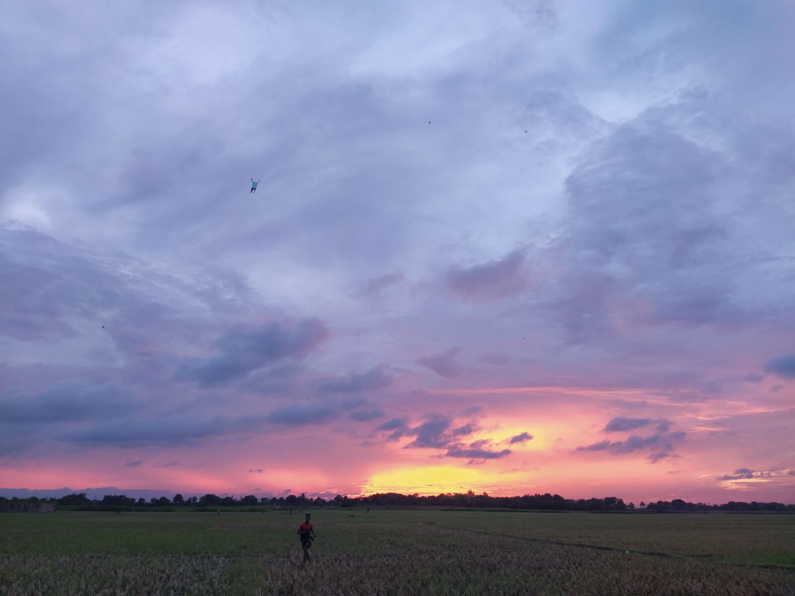 Xiaomi Mi A3 sample photo. Kite flying, sunset, clouds photography