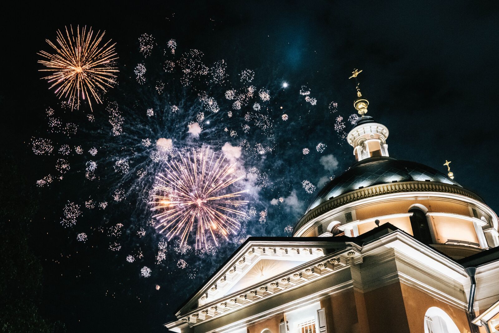 Fujifilm XF 16-55mm F2.8 R LM WR sample photo. Moscow, fireworks, victory day photography