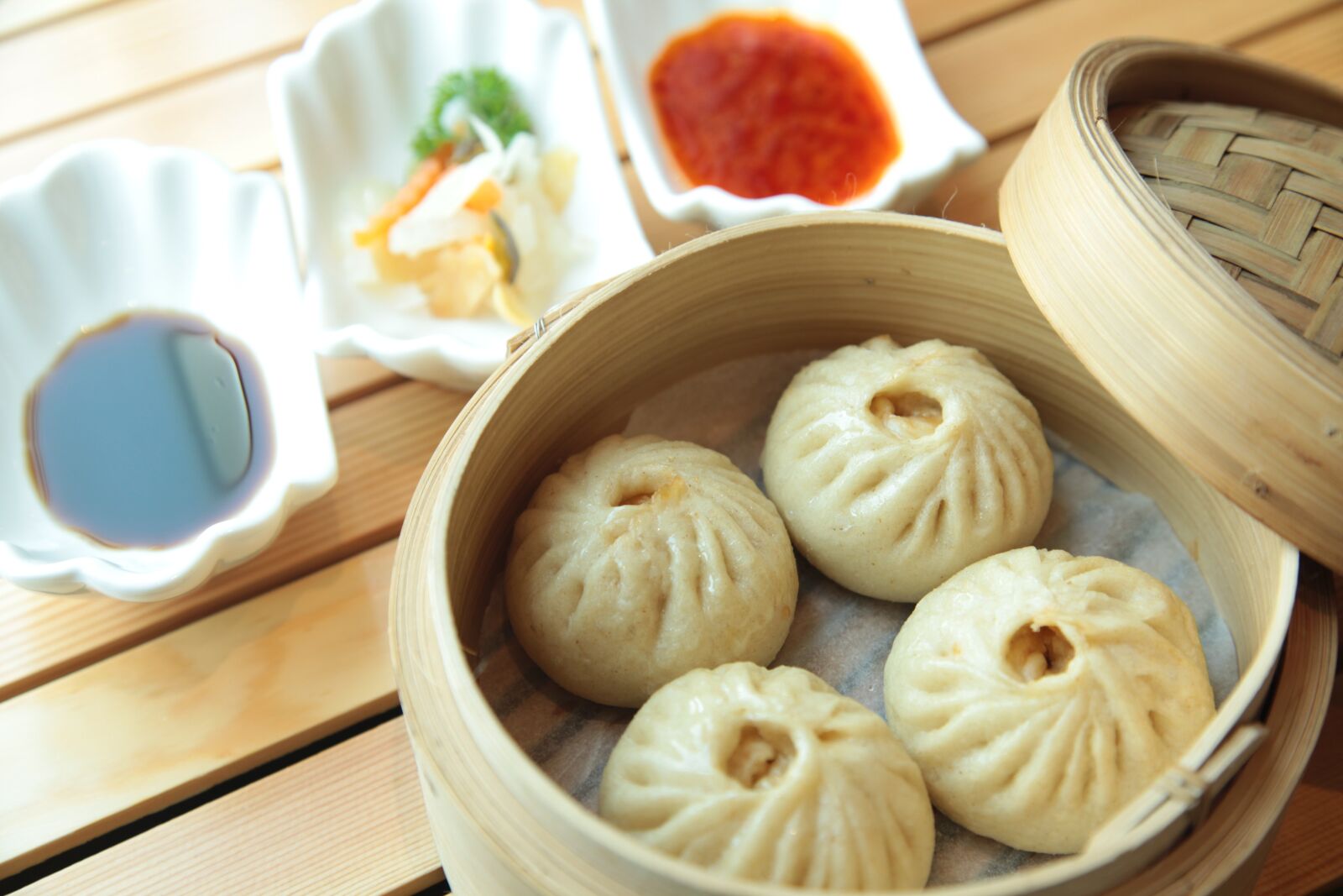Canon EOS 5D Mark II sample photo. Chicken bao, buns, chicken photography
