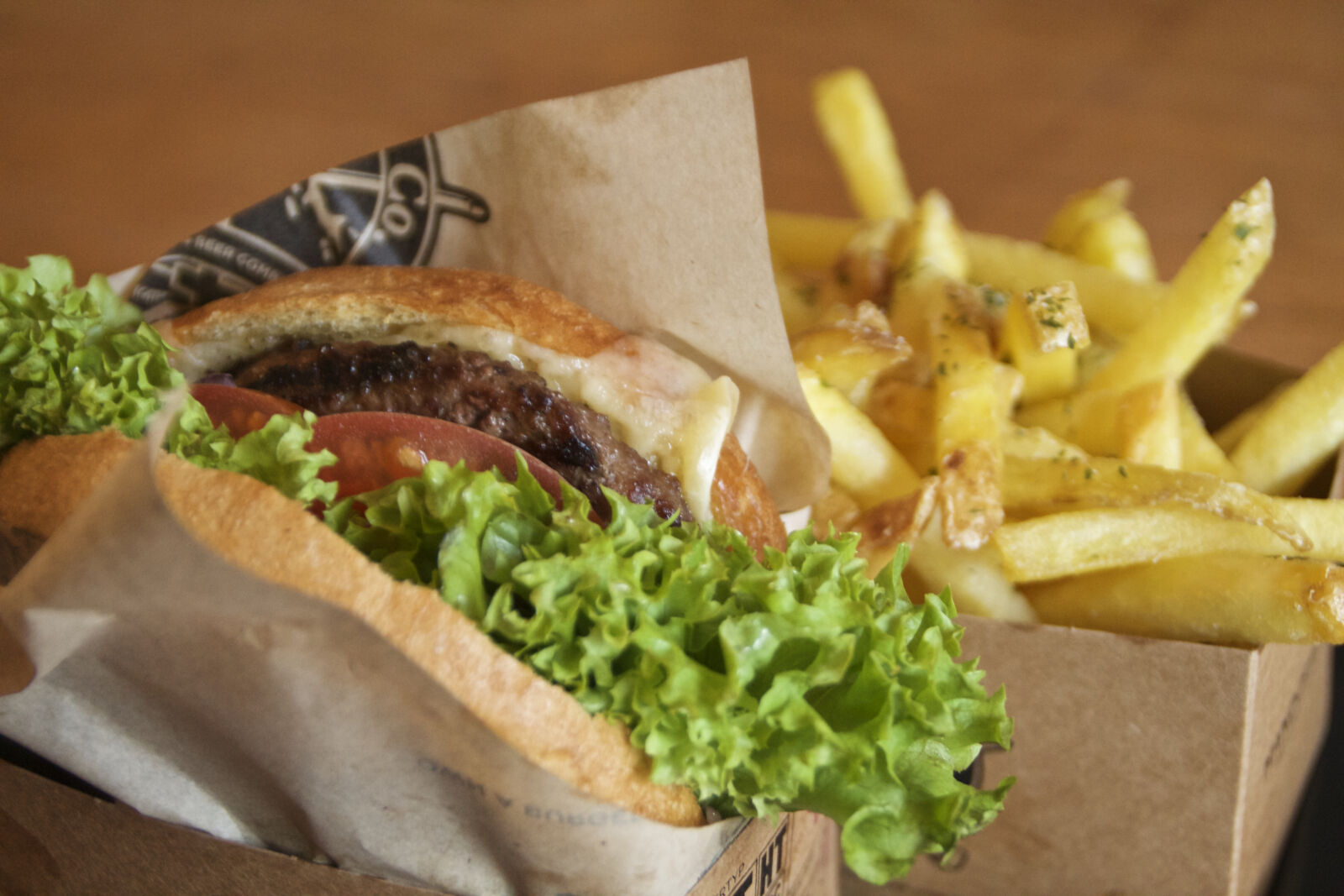 Canon EOS 1100D (EOS Rebel T3 / EOS Kiss X50) sample photo. Burger, delicious, eat, food photography