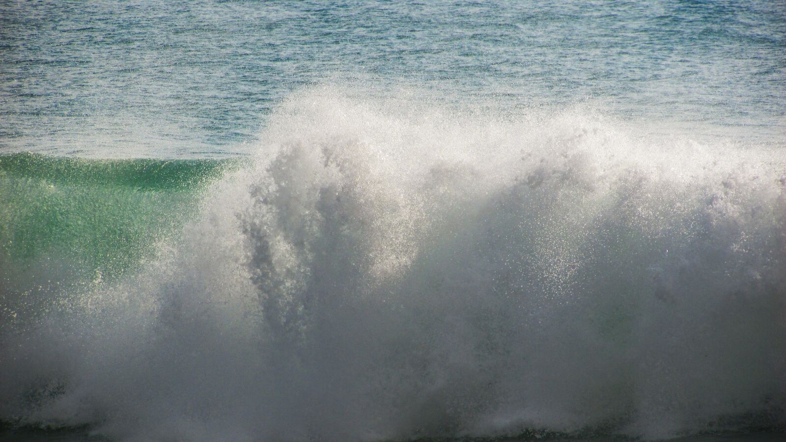 Canon PowerShot SX400 IS sample photo. Wave, smashing, sea photography