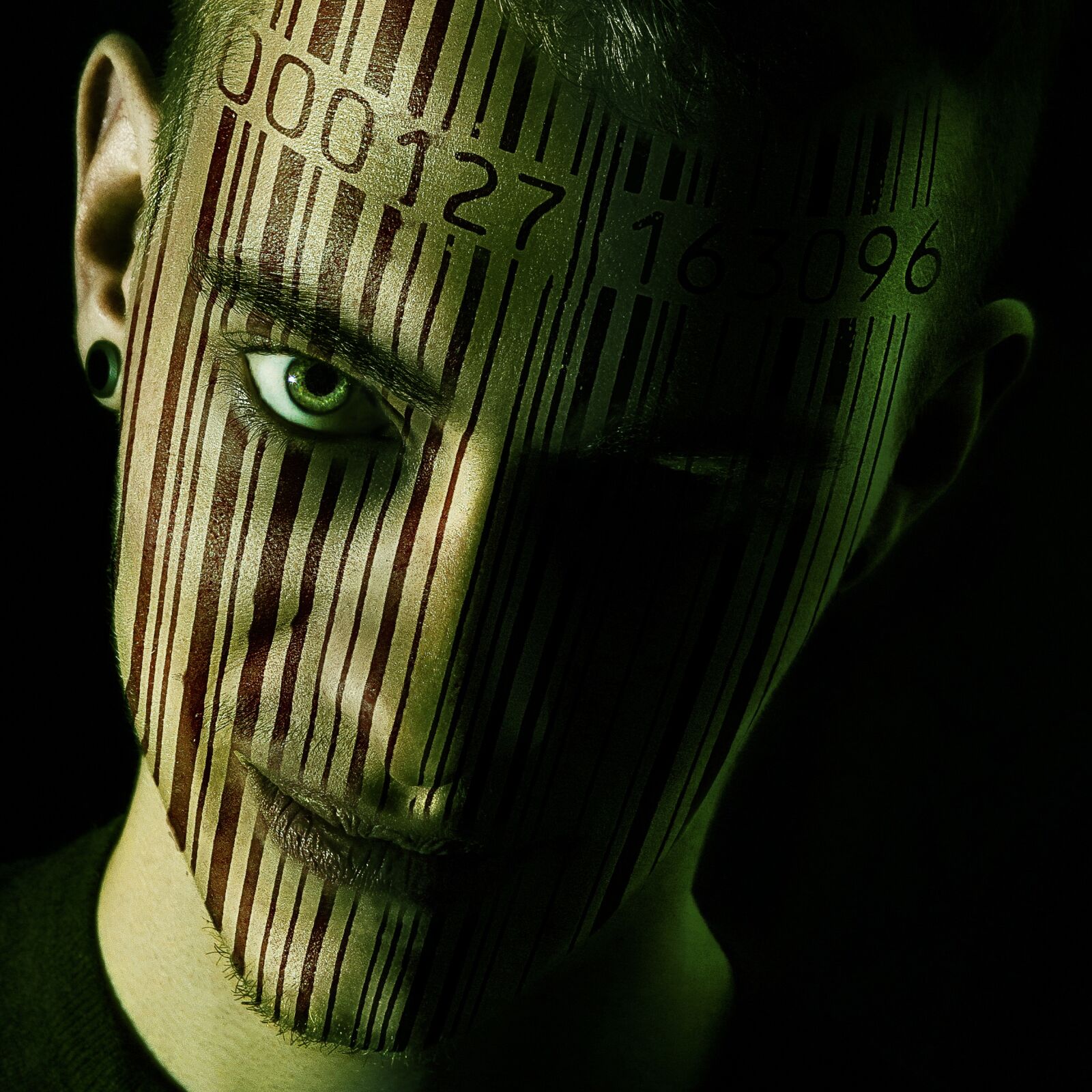 Canon EOS 550D (EOS Rebel T2i / EOS Kiss X4) sample photo. Close-up, creepy, dark photography