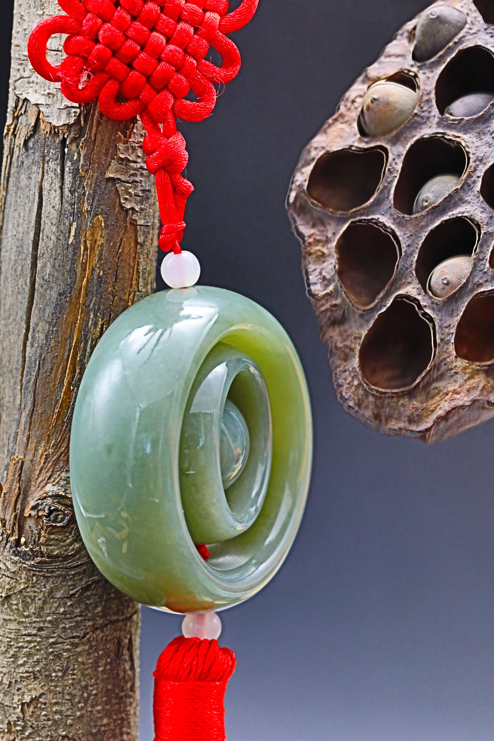 Canon EF 100mm F2.8L Macro IS USM sample photo. Pendant, jade, decoration photography