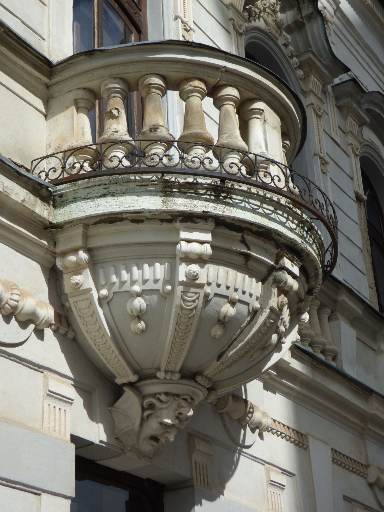 Panasonic DMC-FZ72 sample photo. A balcony, history, building photography