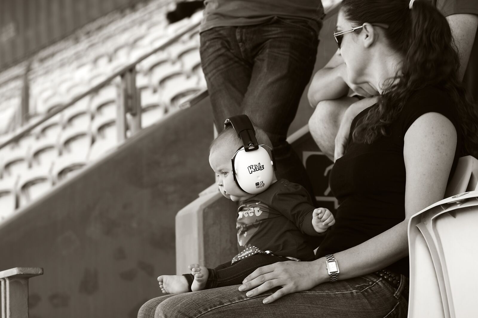 Canon EOS 50D sample photo. Child, car racing, hearing photography