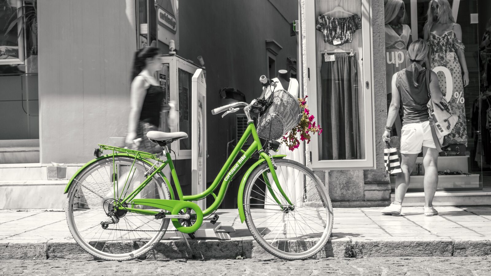 Panasonic Lumix DMC-GH4 sample photo. Green, black, white photography