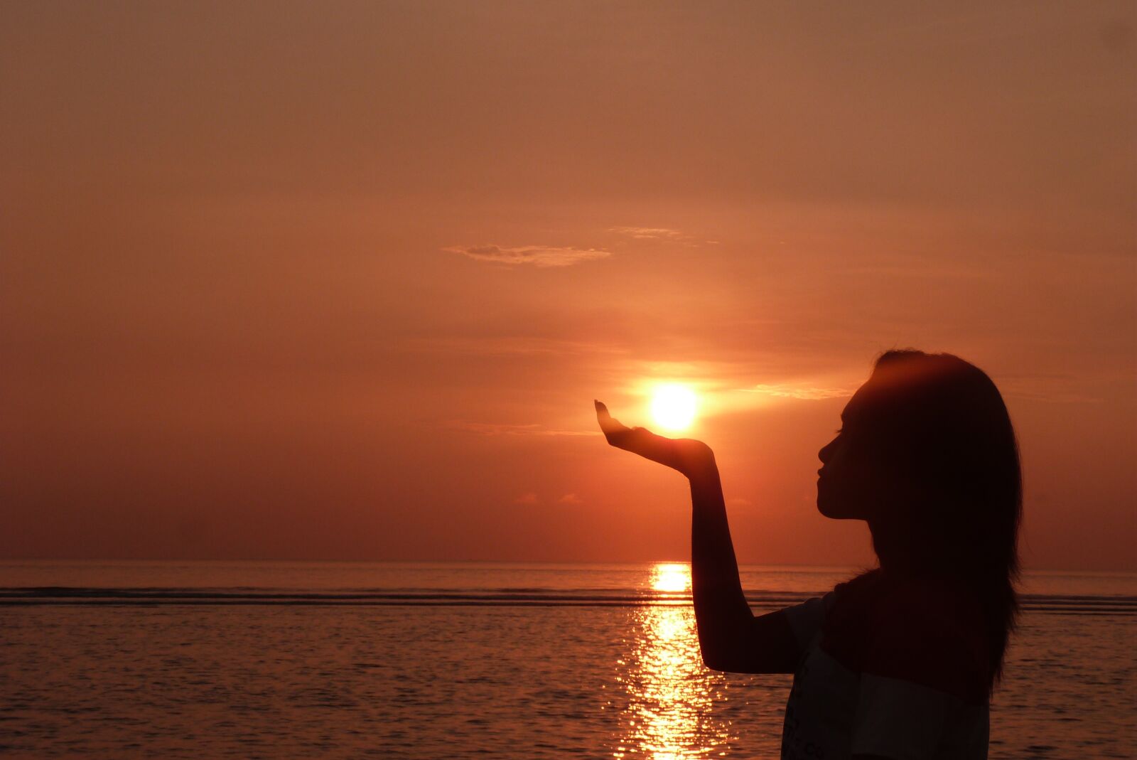Panasonic Lumix DMC-FZ47 (Lumix DMC-FZ48) sample photo. Sunrise, girl, bali photography