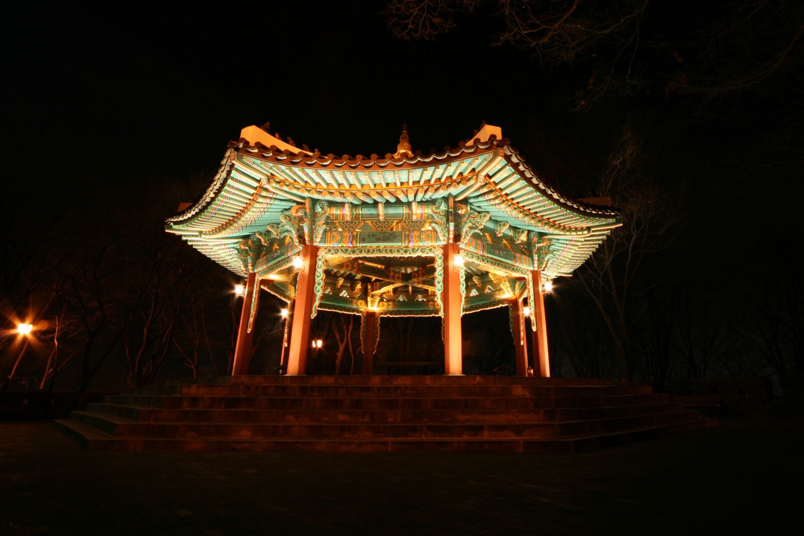 Canon EOS 400D (EOS Digital Rebel XTi / EOS Kiss Digital X) sample photo. Belvedere, hanok, home photography