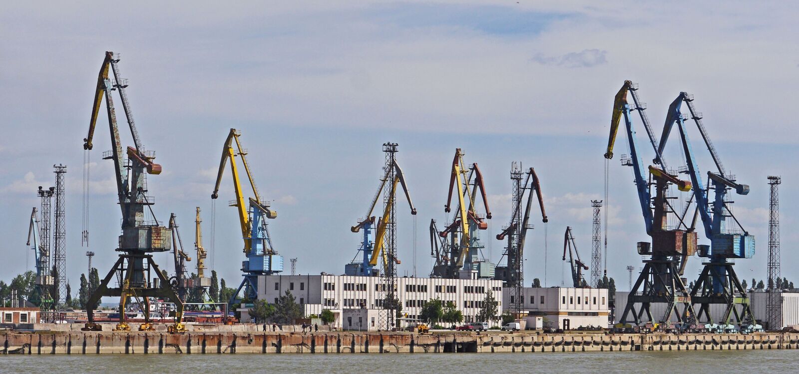 Panasonic Lumix DMC-GH3 sample photo. Port, harbour cranes, lower photography