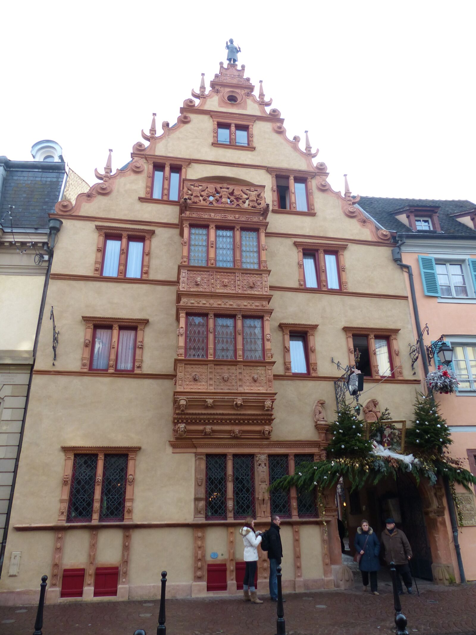 Panasonic Lumix DMC-FZ200 sample photo. Gable, facade, historic center photography