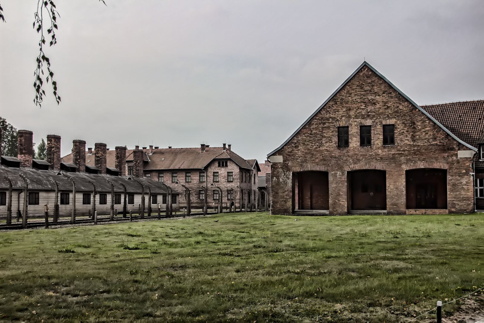 Canon EOS 600D (Rebel EOS T3i / EOS Kiss X5) sample photo. Auschwitz i, auschwitz, poland photography