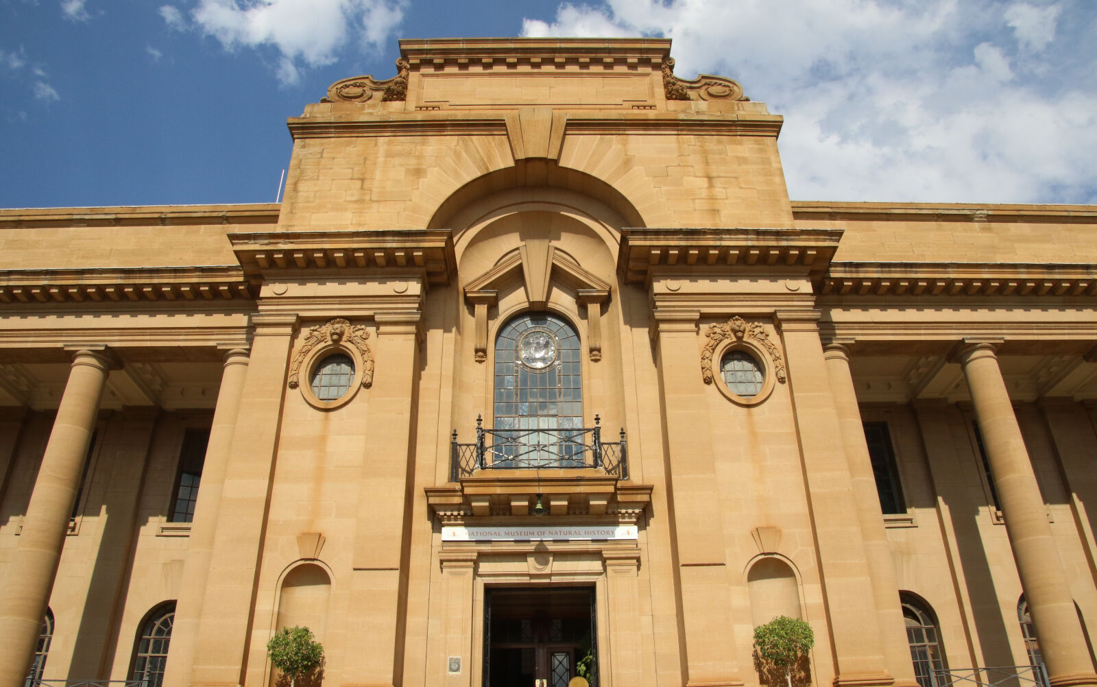 Canon EOS 7D Mark II sample photo. Arched, window, architecture, blue photography