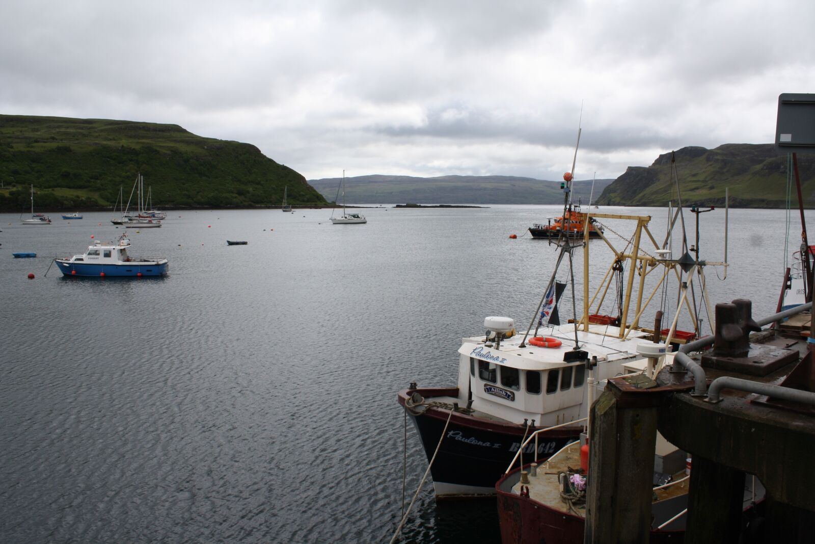 Canon EOS 1000D (EOS Digital Rebel XS / EOS Kiss F) sample photo. Portree, skye, port photography