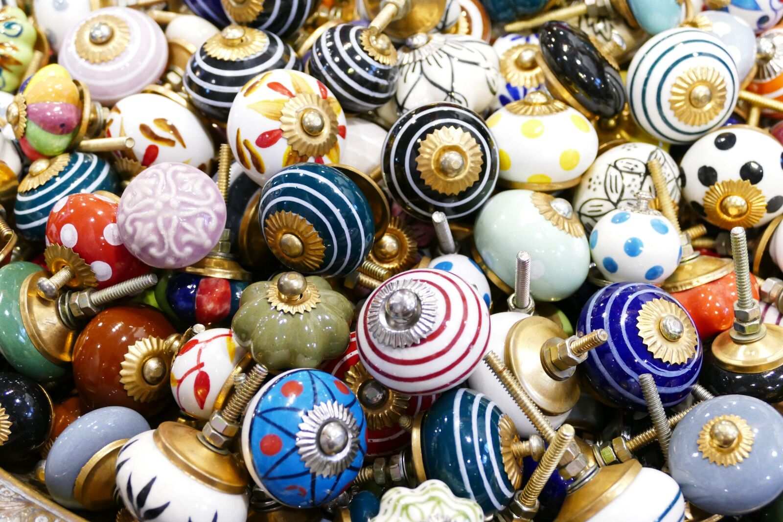 Panasonic Lumix DMC-FZ1000 sample photo. Buttons, knauf, handle photography