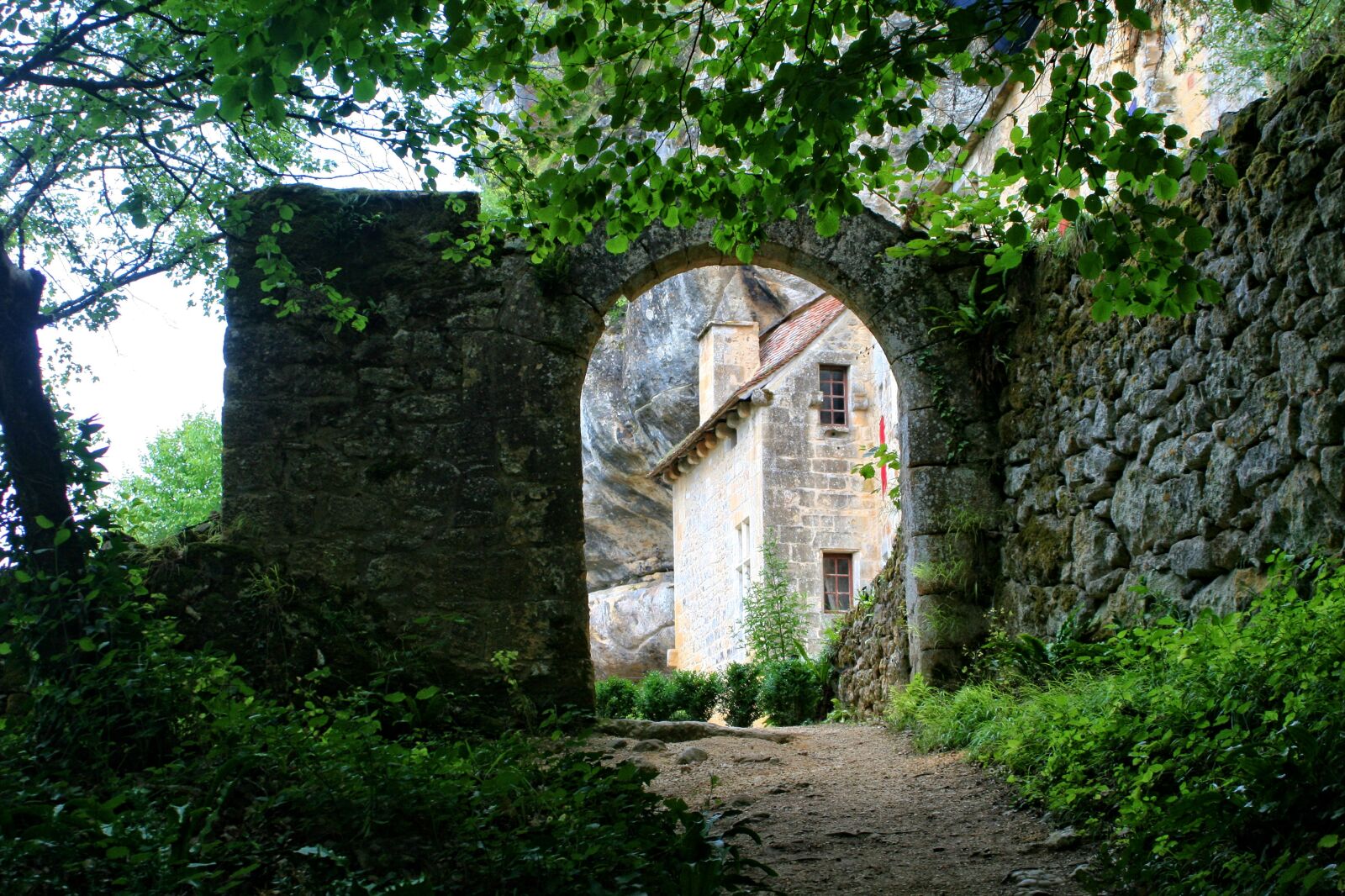 Canon EOS 400D (EOS Digital Rebel XTi / EOS Kiss Digital X) sample photo. France, dordogne, périgord photography