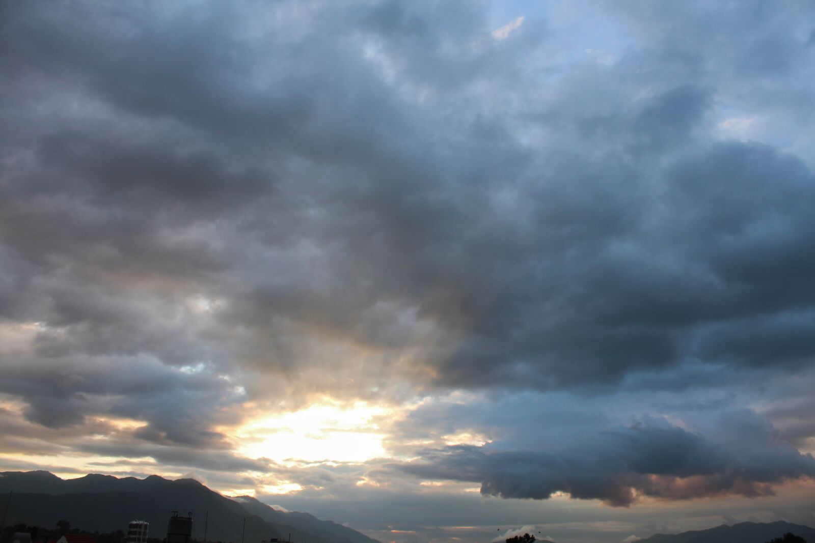 Canon EOS 600D (Rebel EOS T3i / EOS Kiss X5) sample photo. Sun, sunset, sky photography