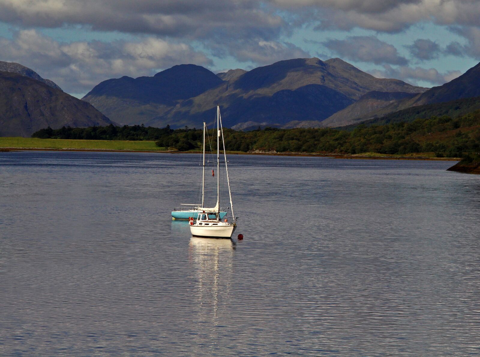 Canon EOS 700D (EOS Rebel T5i / EOS Kiss X7i) + Canon EF-S 18-135mm F3.5-5.6 IS sample photo. Sailboat, scotland, water photography