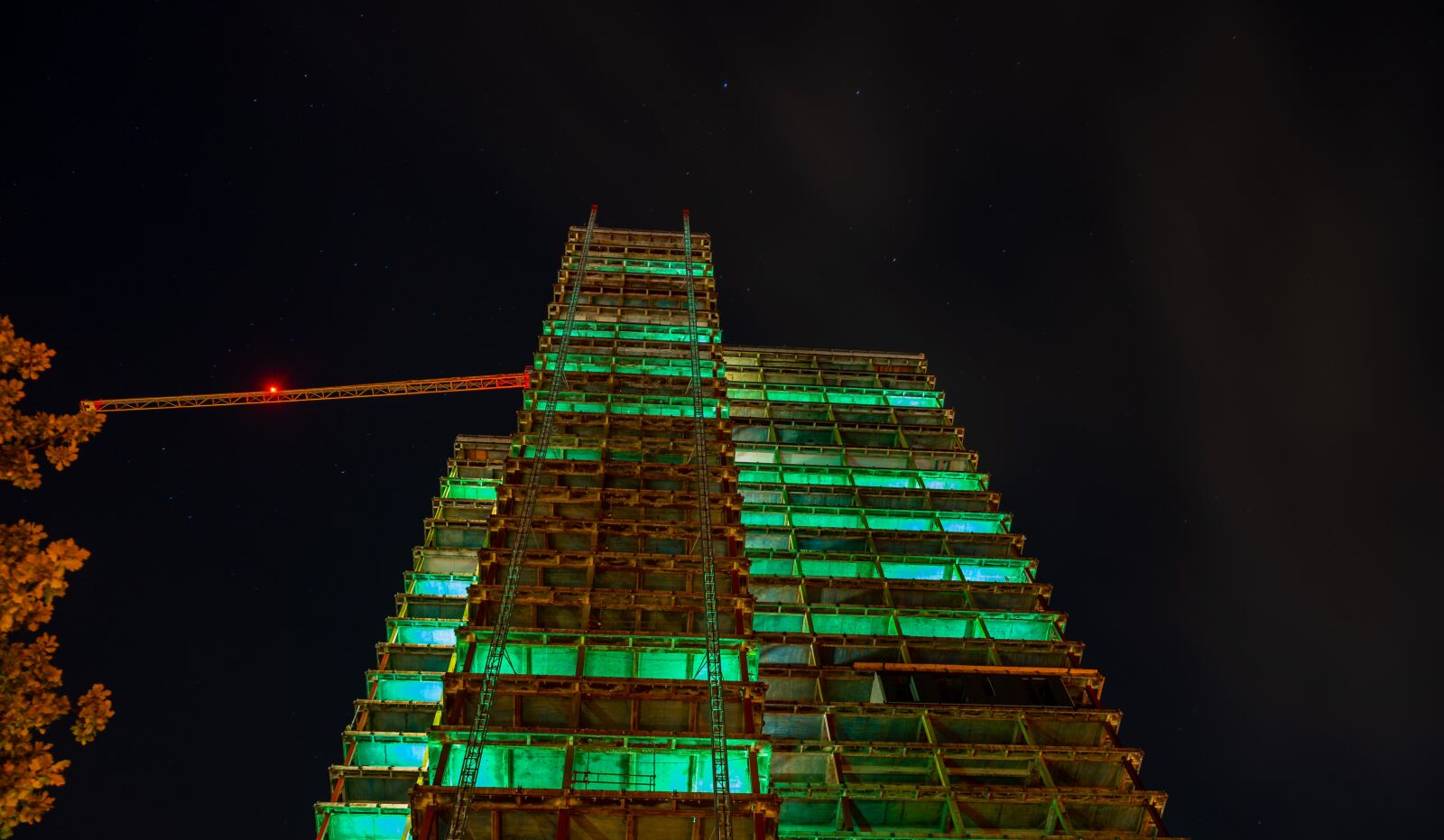 Sony a7 II + Sony FE 28-70mm F3.5-5.6 OSS sample photo. Skyscraper, night photograph, long photography