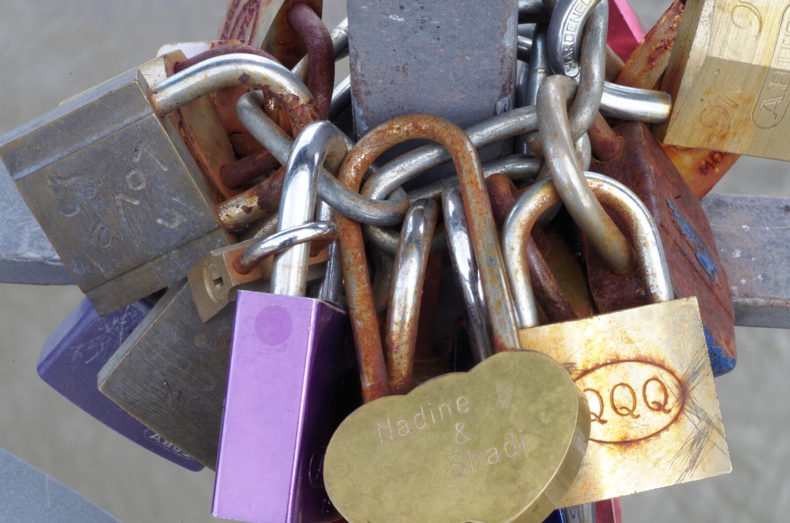 Pentax K-30 sample photo. Locks, engagement, marriage photography