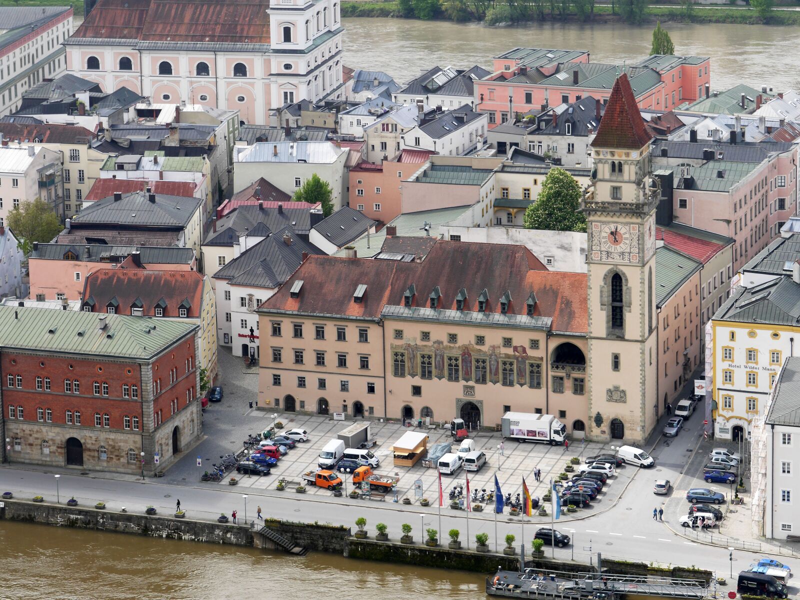 Panasonic Lumix DMC-GH3 sample photo. Passau, town hall square photography