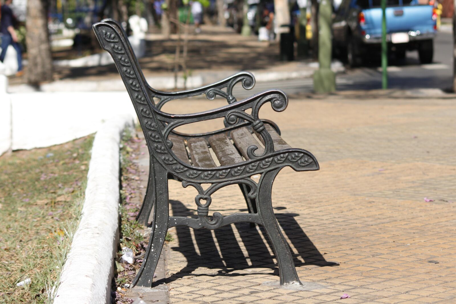 Canon EOS 1200D (EOS Rebel T5 / EOS Kiss X70 / EOS Hi) sample photo. Rest, plaza, open air photography