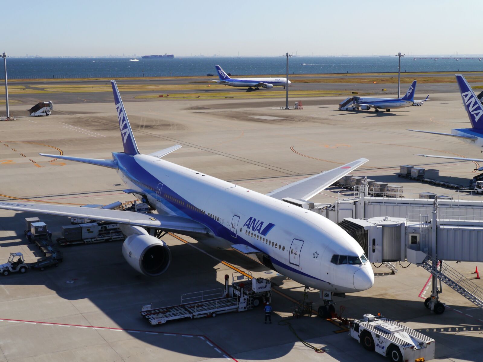 Panasonic Lumix DMC-GX1 sample photo. Haneda, haneda airport, airport photography