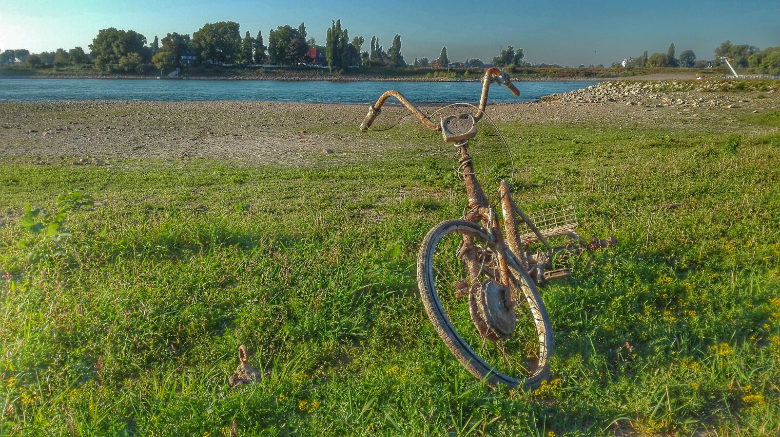 HUAWEI P8 Lite sample photo. Rhine, old bicycle, river photography