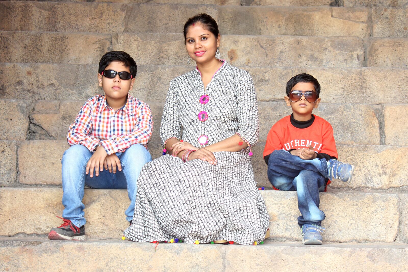 Canon EOS 700D (EOS Rebel T5i / EOS Kiss X7i) sample photo. Outdoor, children, mother photography
