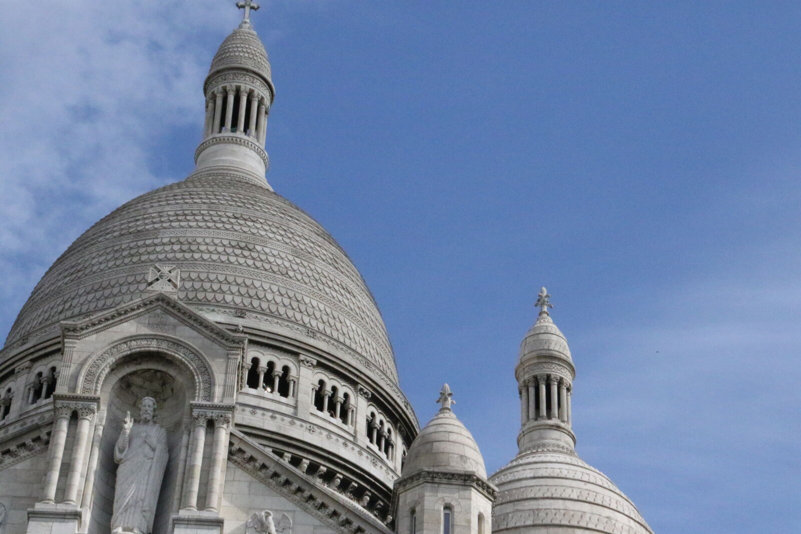 Canon EOS 7D Mark II sample photo. Blue, skies, building, capital photography