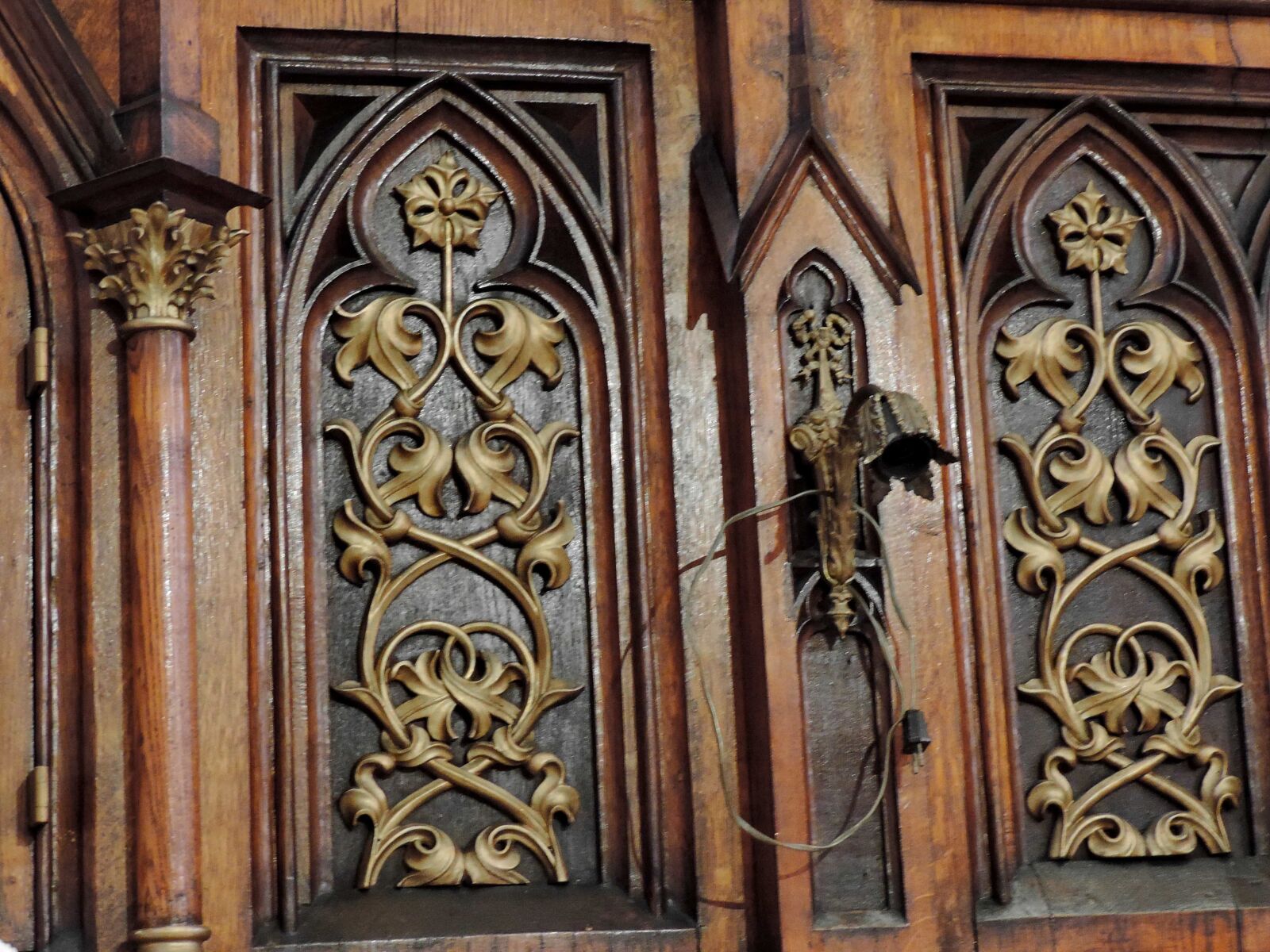 Nikon Coolpix P520 sample photo. Altar, arabesque, furniture, handmade photography