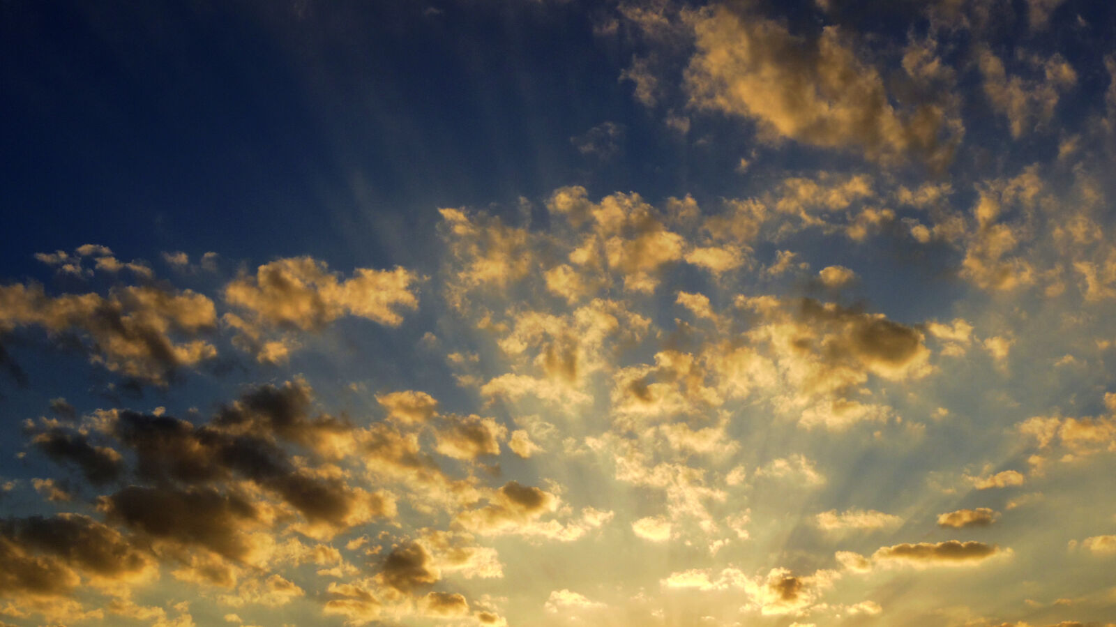 Pentax Q10 sample photo. Clouds photography