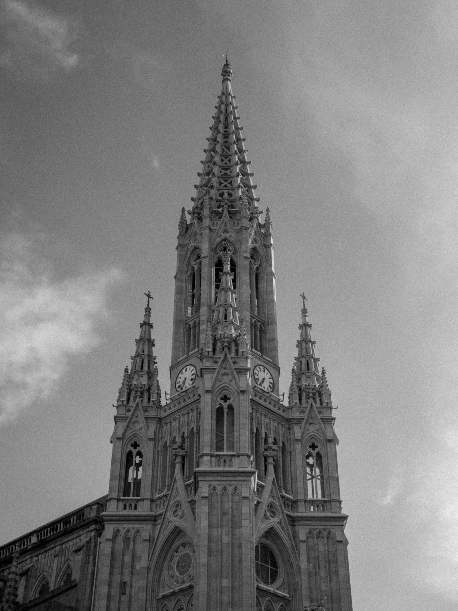 Olympus OM-D E-M10 III sample photo. Catedral, sky, church photography
