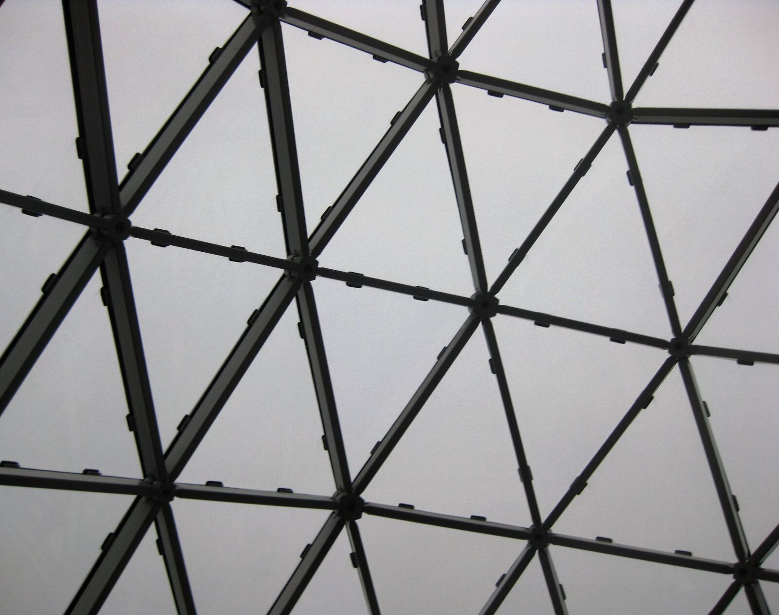 Canon PowerShot SD1100 IS (Digital IXUS 80 IS / IXY Digital 20 IS) sample photo. Triangles, architecture, construction photography