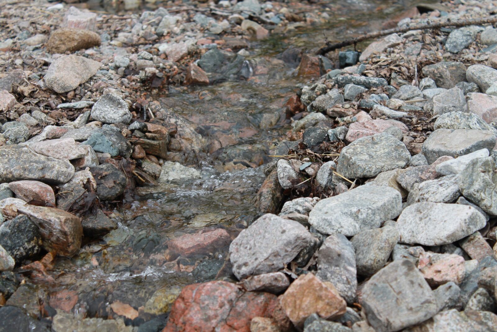 Canon EOS 1100D (EOS Rebel T3 / EOS Kiss X50) sample photo. Creek, baikal, stones photography