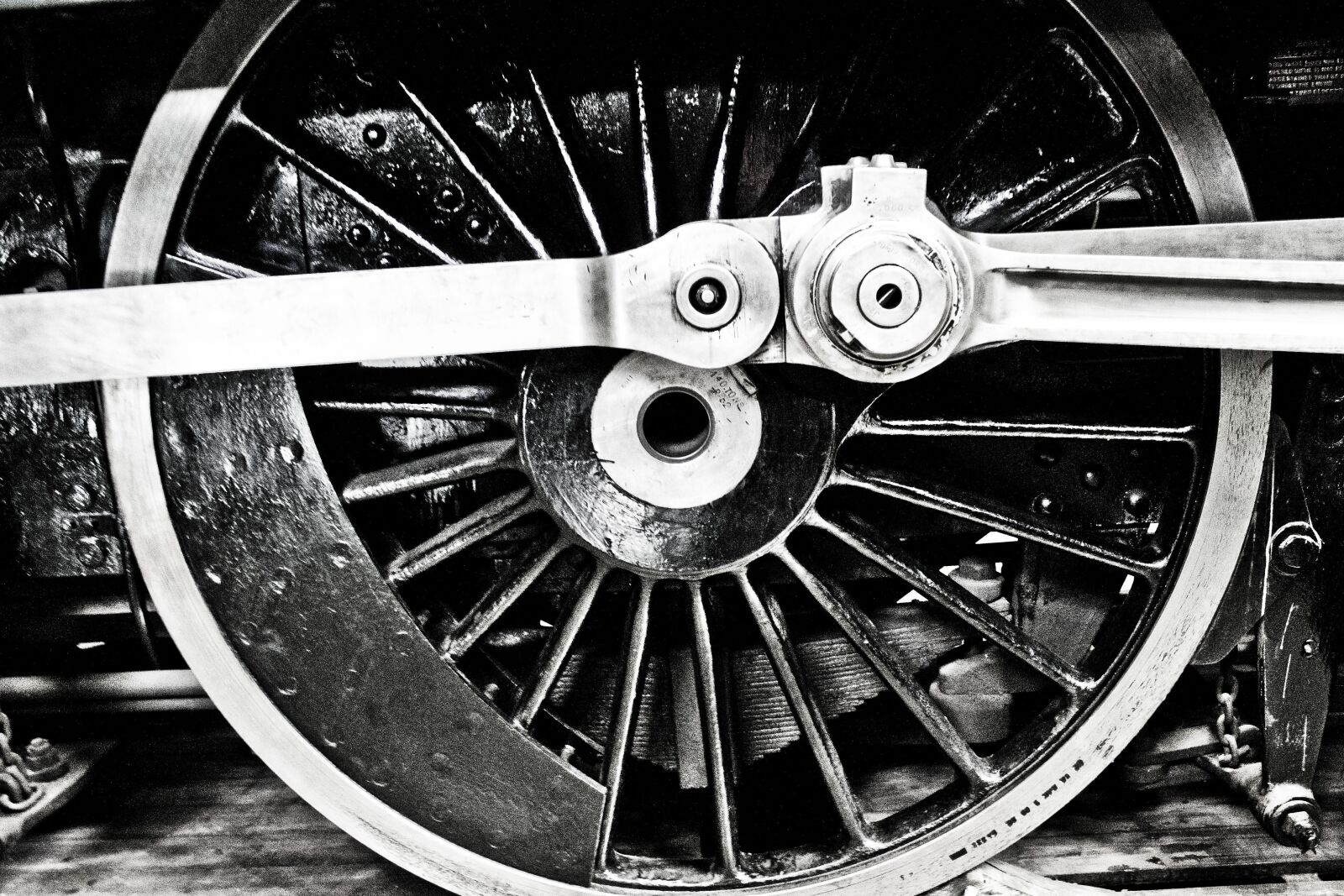 Canon EOS 1100D (EOS Rebel T3 / EOS Kiss X50) sample photo. Train, transport, metal photography