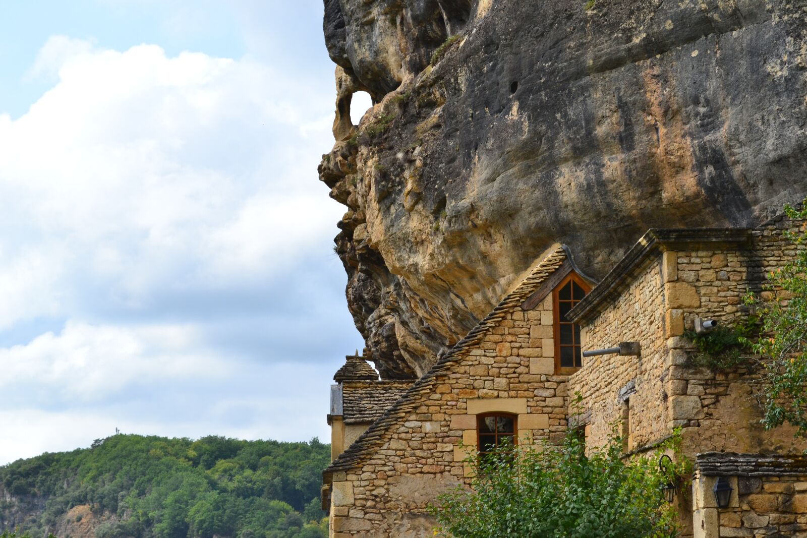 Nikon D3100 sample photo. Cliff, house, castling gageac photography