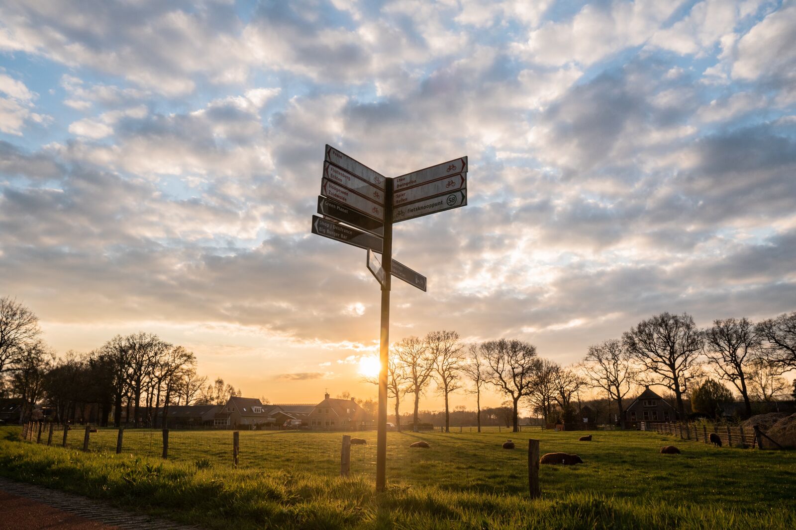 Sony a6300 sample photo. Sunset, sign, clouds photography