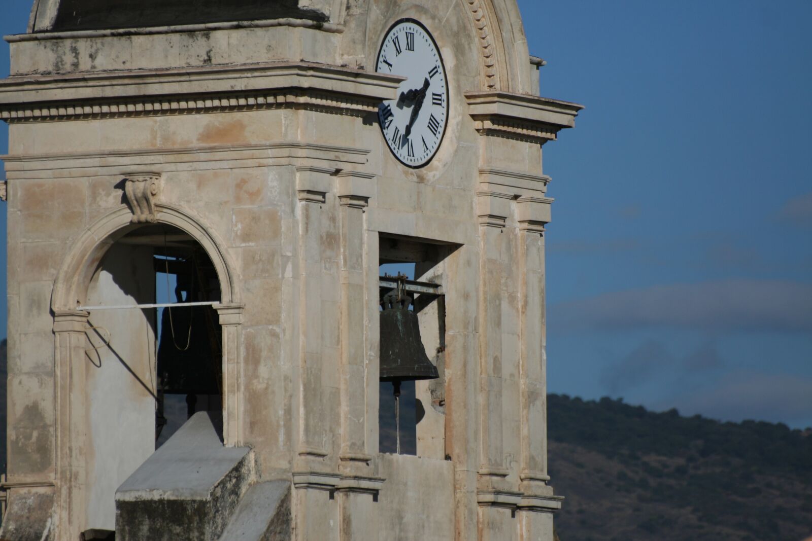 Canon EOS 350D (EOS Digital Rebel XT / EOS Kiss Digital N) sample photo. Watch, campanile, church photography
